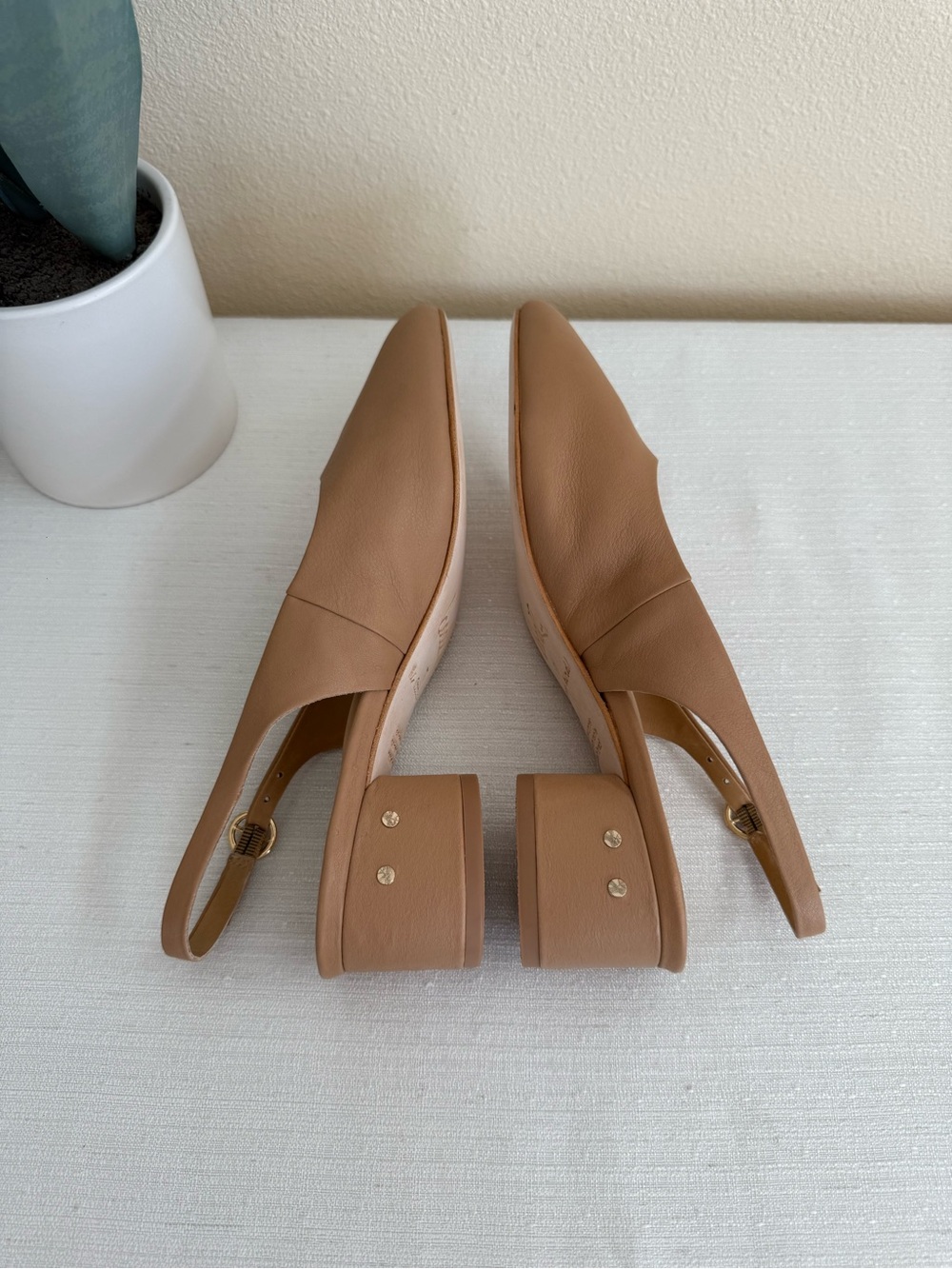 Beek Lora Hi Little Bird Classic Slingback Block Heel Pumps in Tan Leather - Picture 4 of 13